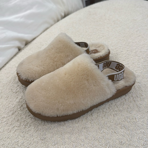 Uggs slipper with strap - Picture 1 of 6